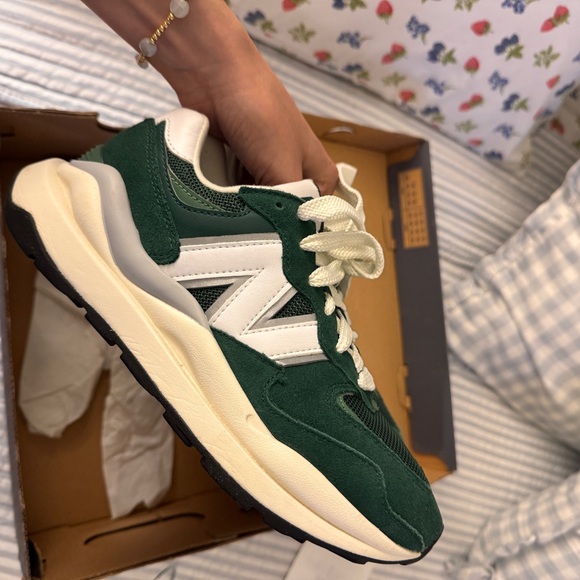 New Balance 57/40 Forest Green and Cream Sneakers - Picture 4 of 4